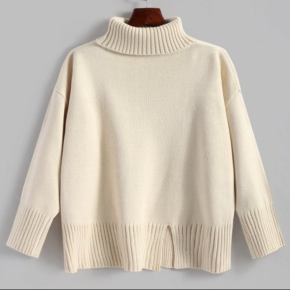 Red Slit Oversized Turtleneck Sweater - Picture 3 of 7